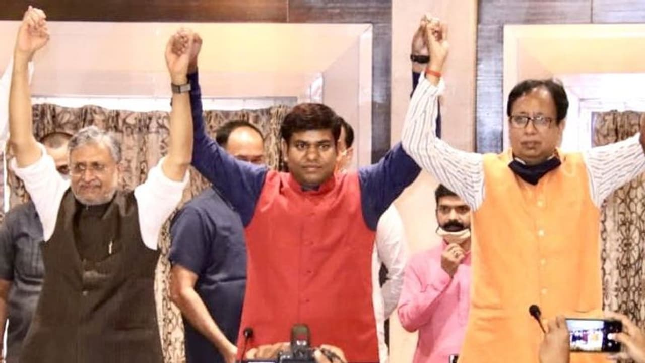 BJP नेताओं के साथ साहनी, जायसवाल बोले NDA के अलावा किसी ने PM मोदी का चेहरा इस्तेमाल किया तो FIR BJP नेताओं के साथ साहनी, जायसवाल बोले NDA के अलावा किसी ने PM मोदी का चेहरा इस्तेमाल किया तो FIR