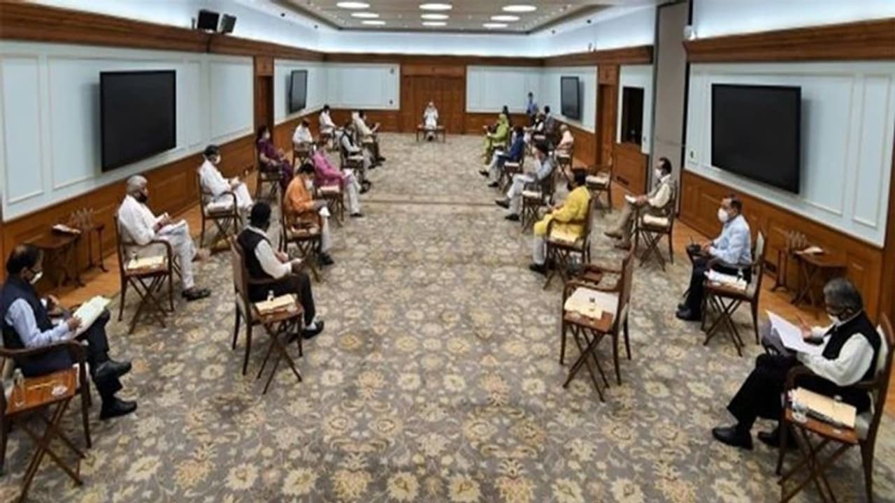 केंद्रीय मंत्रिमंडल बैठक में लिए गए अहम फैसले,बैठक में पीएम मोदी को राजनीति में 20 साल पूरे करने पर दी बधाई केंद्रीय मंत्रिमंडल बैठक में लिए गए अहम फैसले,बैठक में पीएम मोदी को राजनीति में 20 साल पूरे करने पर दी बधाई