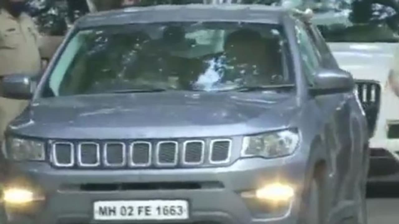 ड्रग्स केस: रिया चक्रवर्ती 30 दिन बाद जेल से आईं बाहर, वकील ने कहा, अपने घर में बिताएंगी रात ड्रग्स केस: रिया चक्रवर्ती 30 दिन बाद जेल से आईं बाहर, वकील ने कहा, अपने घर में बिताएंगी रात