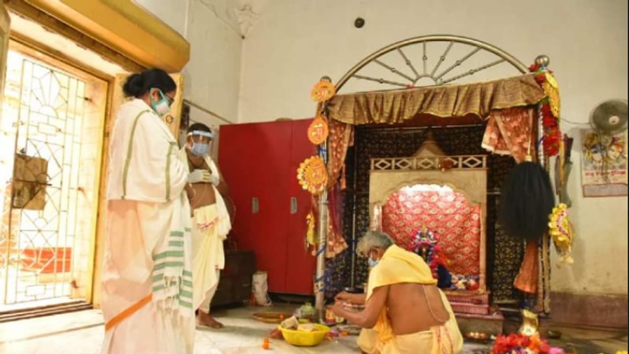 ঝাড়গ্রামে মন্দির সংস্কারে বরাদ্দ ২ কোটি, কাটমানি নিয়ে কড়া বার্তা মুখ্যমন্ত্রী