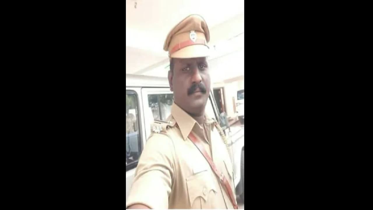 மனைவியை சேர்த்து வைக்க புகார் கொடுத்த கணவன்.! மனைவியை காமவெறிக்கு பயன்படுத்திய எஸ்ஐ..! வைரலாகும் ஆபாசஆடியோ .! மனைவியை சேர்த்து வைக்க புகார் கொடுத்த கணவன்.! மனைவியை காமவெறிக்கு பயன்படுத்திய எஸ்ஐ..! வைரலாகும் ஆபாசஆடியோ .!