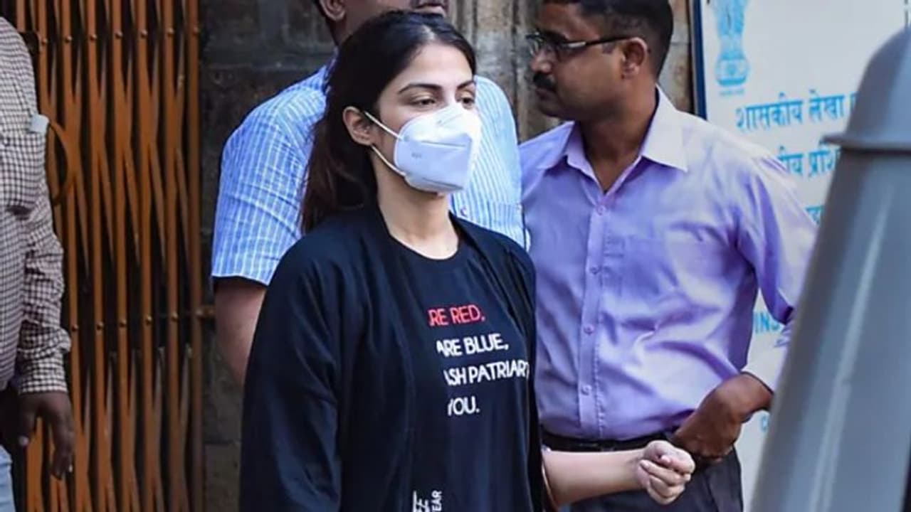 ലഹരിമരുന്ന് കേസ്; നടി റിയ ചക്രബര്‍ത്തിക്ക് ജാമ്യം, തെളിവുകളില്ലെന്ന് കോടതി, സഹോദരന് ജാമ്യമില്ല