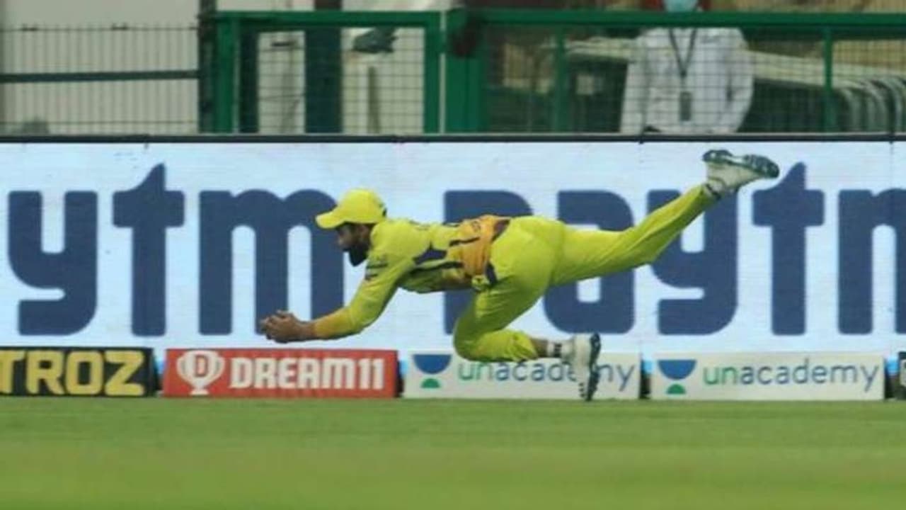 KKR vs CSK: रविंद्र जडेजा ने फिर साबित किया वह हैं गजब के फील्डर, लपका शानदार कैच KKR vs CSK: रविंद्र जडेजा ने फिर साबित किया वह हैं गजब के फील्डर, लपका शानदार कैच