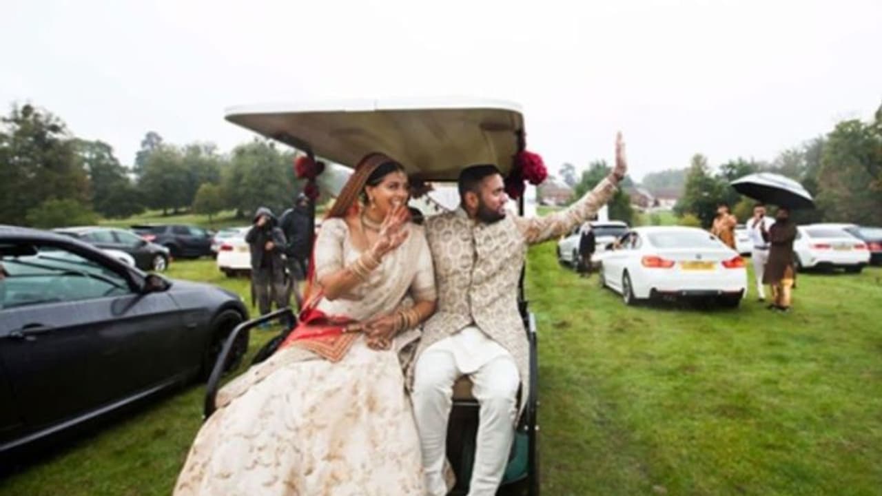 'ഓടിക്കൊണ്ടിരിക്കുന്ന കല്യാണം'; കൊവിഡ് കാലത്തെ പുതിയ 'ഐഡിയ'