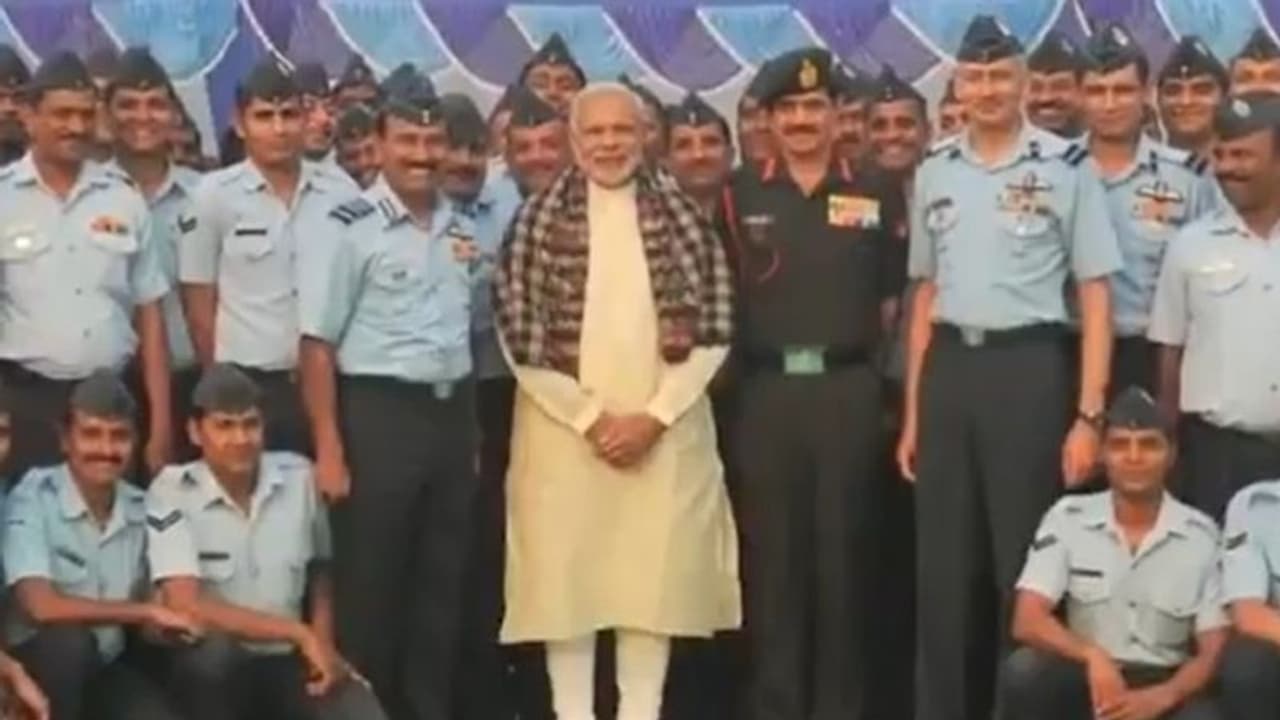 বিমান বাহিনীর বীর যোদ্ধাদের শুভেচ্ছা প্রধানমন্ত্রীর , দেখে নিন নরেন্দ্র মোদীর পোস্ট করা ভিডিও বিমান বাহিনীর বীর যোদ্ধাদের শুভেচ্ছা প্রধানমন্ত্রীর , দেখে নিন নরেন্দ্র মোদীর পোস্ট করা ভিডিও