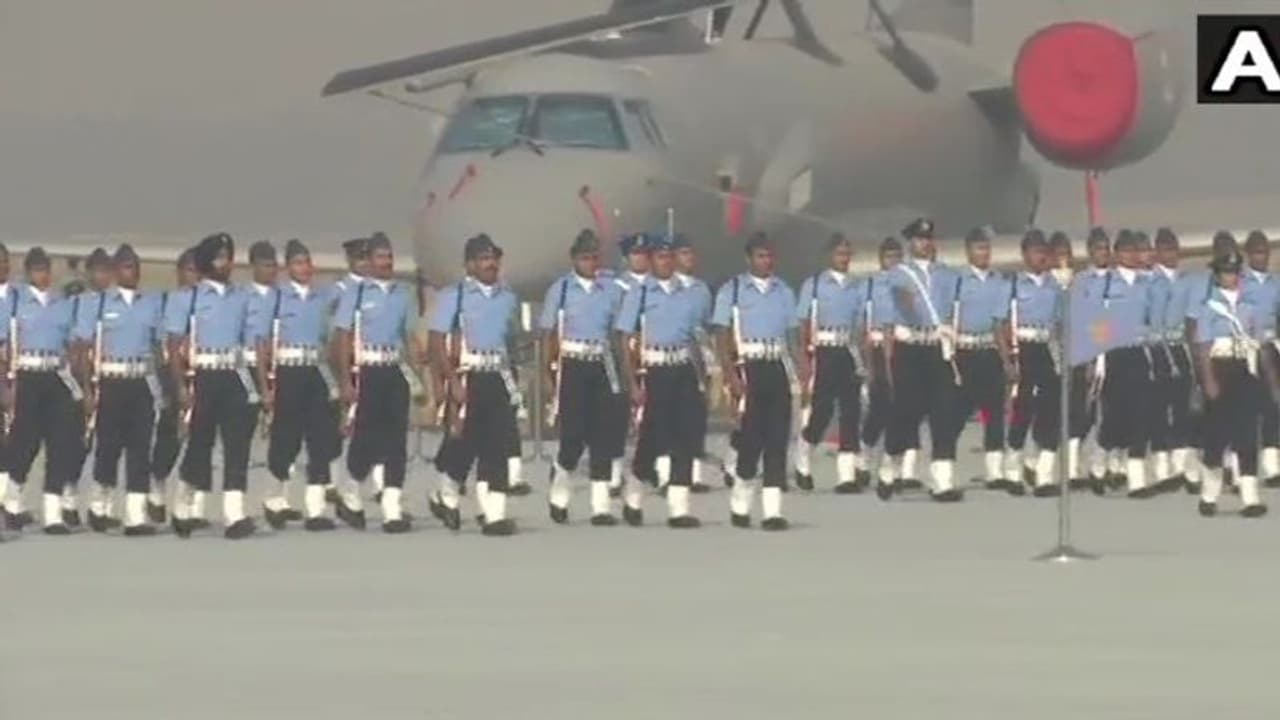 ಕೋವಿಡ್ ಲಸಿಕೆ ನಿರಾಕರಿಸಿದ್ದಕ್ಕೆ ವಾಯುಪಡೆ ಉದ್ಯೋಗಿ ವಜಾ! ಕೋವಿಡ್ ಲಸಿಕೆ ನಿರಾಕರಿಸಿದ್ದಕ್ಕೆ ವಾಯುಪಡೆ ಉದ್ಯೋಗಿ ವಜಾ!