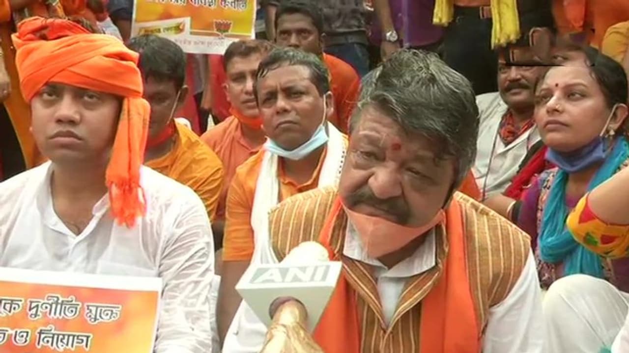 নবান্ন অভিযান ঘিরে রণক্ষেত্র শহর, বিজয়বর্গীয় মুকুলদের নামে এফআইআর নবান্ন অভিযান ঘিরে রণক্ষেত্র শহর, বিজয়বর্গীয় মুকুলদের নামে এফআইআর