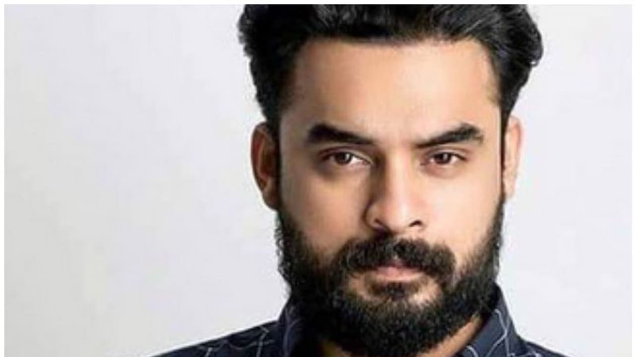 ടൊവിനൊയുടെ ആരോഗ്യനിലയെ കുറിച്ച് വിശദീകരിച്ച് മെഡിക്കല് ബുള്ളറ്റിൻ പുറത്തുവിട്ടു ടൊവിനൊയുടെ ആരോഗ്യനിലയെ കുറിച്ച് വിശദീകരിച്ച് മെഡിക്കല് ബുള്ളറ്റിൻ പുറത്തുവിട്ടു