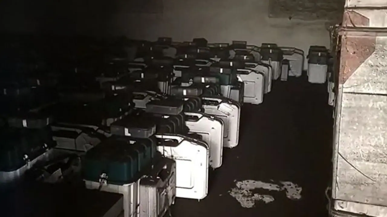 வாக்கு பெட்டிகள் பாதுகாக்கும் மையத்தில் உள்ள அறைகளுக்கு சீல்... மூன்றடுக்கு பாதுகாப்பில் வாக்கு பெட்டிகள்.. வாக்கு பெட்டிகள் பாதுகாக்கும் மையத்தில் உள்ள அறைகளுக்கு சீல்... மூன்றடுக்கு பாதுகாப்பில் வாக்கு பெட்டிகள்..