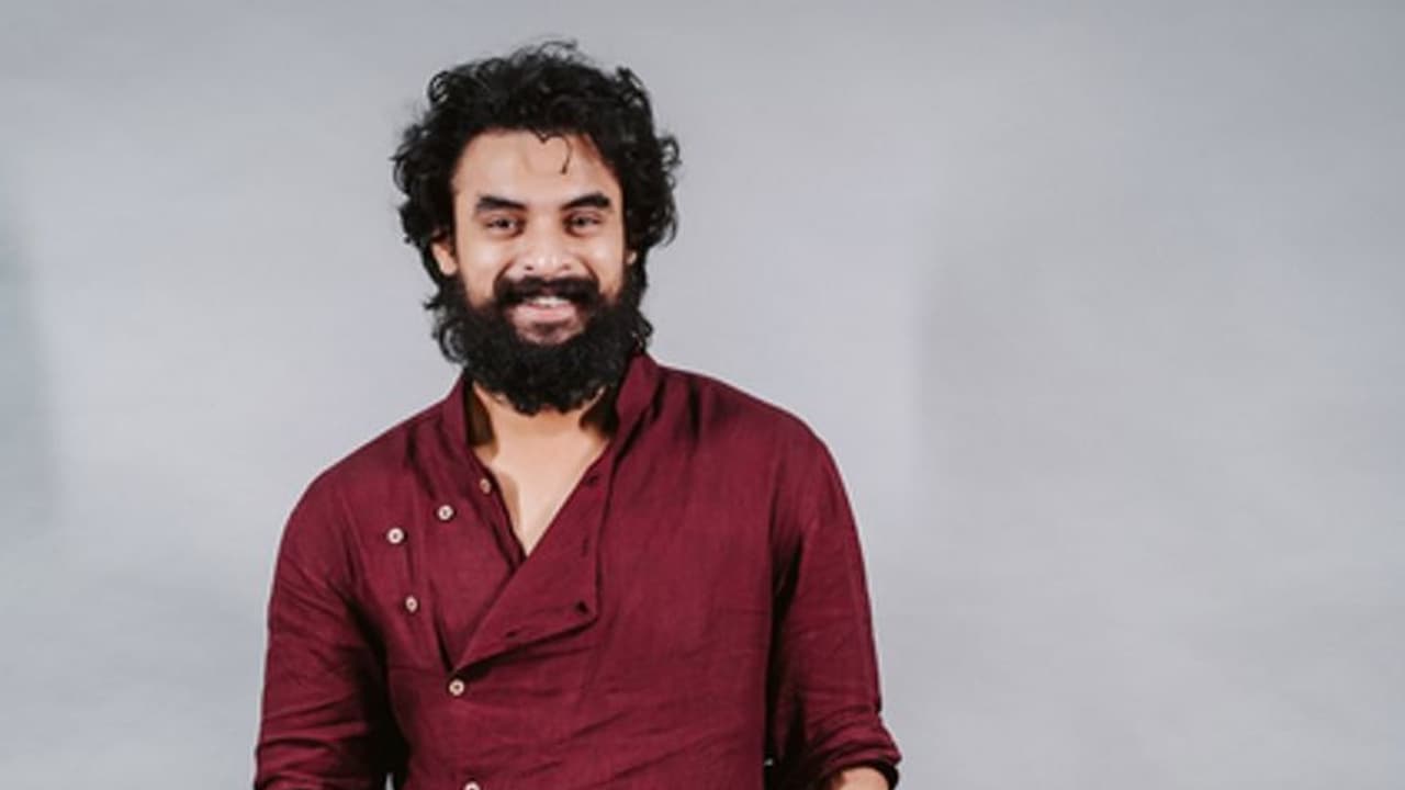 டிஸ்சார்ஜ் ஆனார் நடிகர் டொவினோ தாமஸ்... மகிழ்ச்சியில் துள்ளி குதிக்கும் ரசிகர்கள்...! டிஸ்சார்ஜ் ஆனார் நடிகர் டொவினோ தாமஸ்... மகிழ்ச்சியில் துள்ளி குதிக்கும் ரசிகர்கள்...!