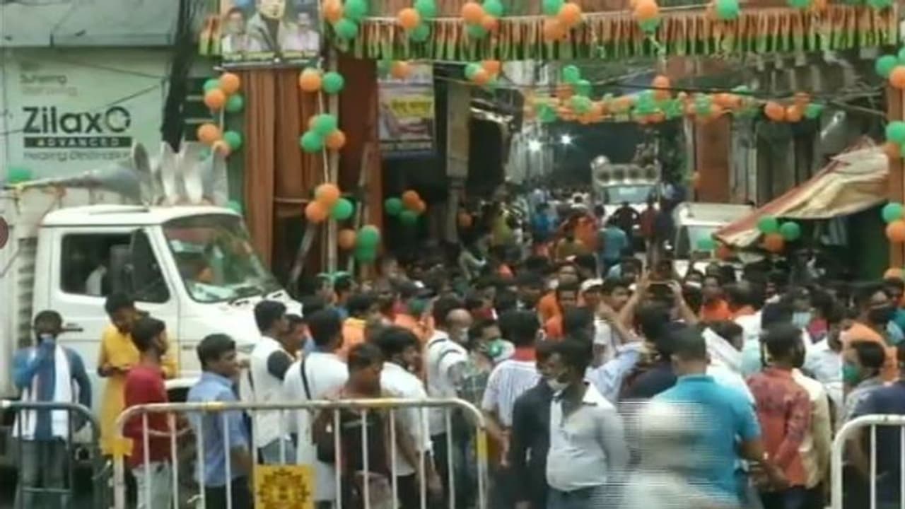 उपचुनाव: फाइनल रिजल्ट से पहले इन तीन राज्यों ने मनाया जीत का जश्न, MP में शिवराज ने खिलाई जलेबी उपचुनाव: फाइनल रिजल्ट से पहले इन तीन राज्यों ने मनाया जीत का जश्न, MP में शिवराज ने खिलाई जलेबी