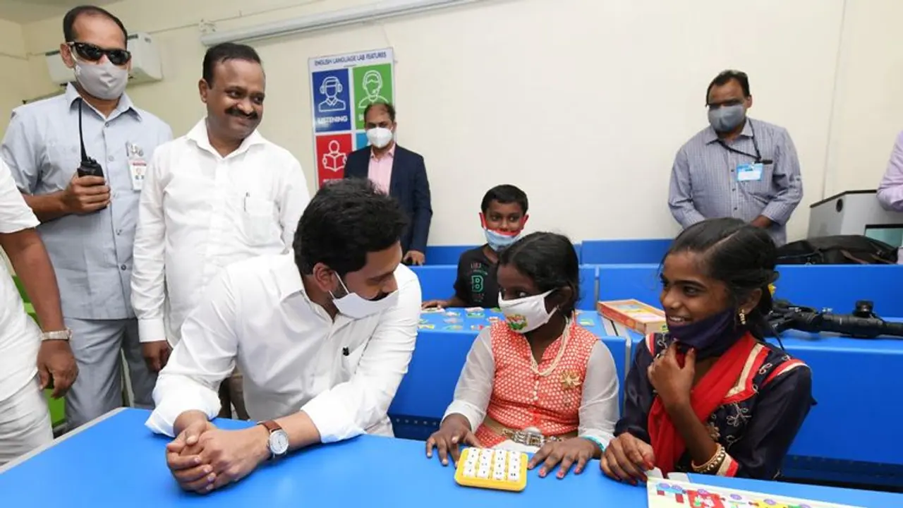 ఆయన్ను మిగతా రాష్ట్రాలు ఫాలో అవ్వాలి: జగన్‌పై కేంద్రమంత్రి ప్రశంసలు