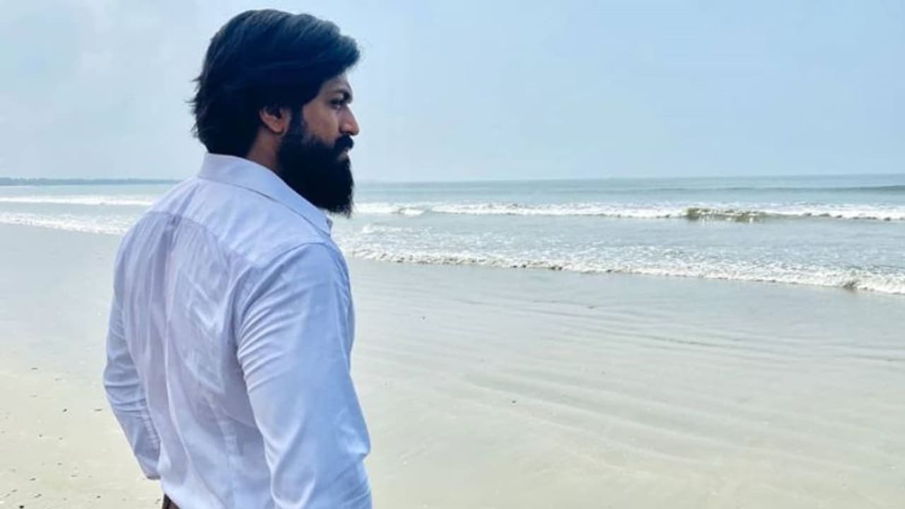 ചക്രവാളത്തിലേക്ക് കണ്ണുനട്ട് 'റോക്കി ഭായ്'; കെജിഎഫ് 2 ചിത്രീകരണത്തിന് ഇന്നുമുതല് യഷ് ചക്രവാളത്തിലേക്ക് കണ്ണുനട്ട് 'റോക്കി ഭായ്'; കെജിഎഫ് 2 ചിത്രീകരണത്തിന് ഇന്നുമുതല് യഷ്