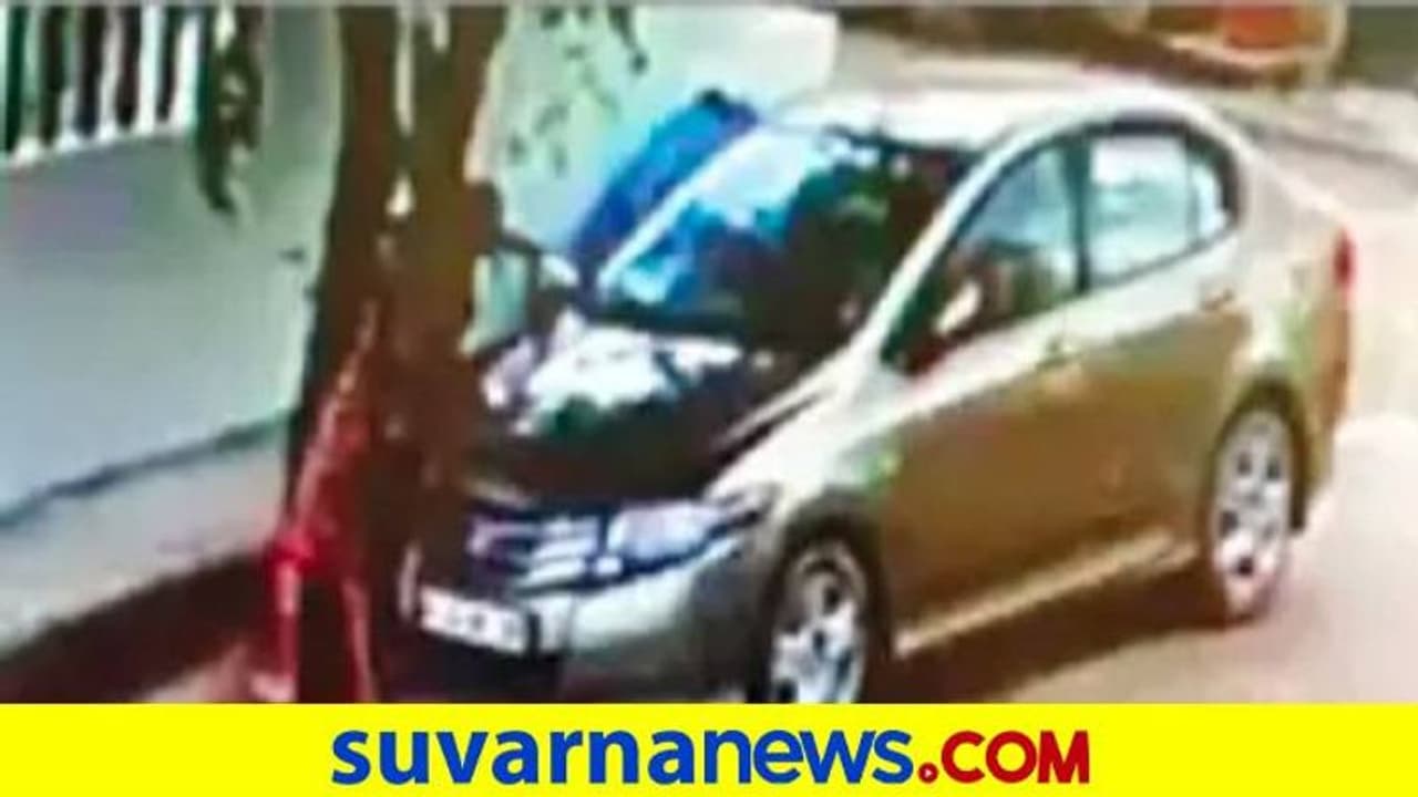 ಹಿಂದಕ್ಕೆ ಚಲಿಸಿದ ಕಾರು, ಮರದ ನಡುವೆ ಸಿಲುಕಿ ಮಹಿಳೆ ಅಪ್ಪಚ್ಚಿ..!