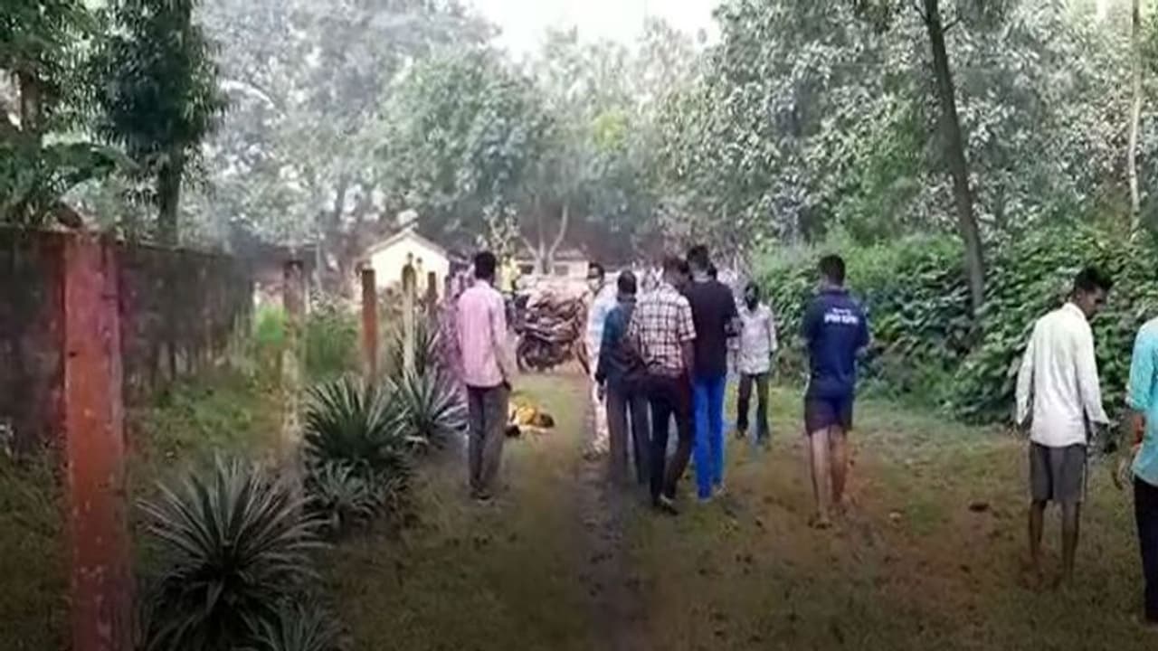 খড়গপুরে রেলইয়ার্ডে দম্পতির দেহ উদ্ধার, আর্থিক অনটনের জেরে আত্মঘাতী বলে অনুমান খড়গপুরে রেলইয়ার্ডে দম্পতির দেহ উদ্ধার, আর্থিক অনটনের জেরে আত্মঘাতী বলে অনুমান