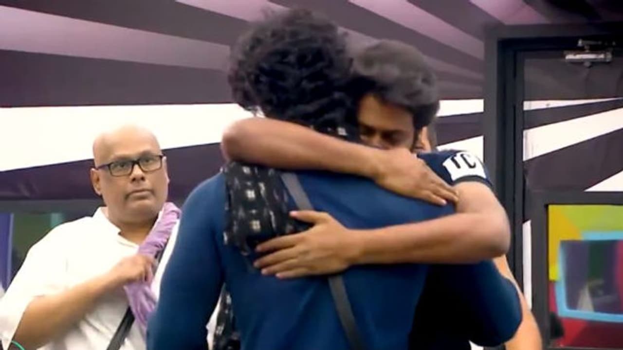 “அப்பா, அம்மா இரண்டு பேருமே சரக்கடிச்சிட்டு”... கதறி அழுத பிக்பாஸ் பிரபலம்.. கட்டியணைத்து தேற்றிய ஹவுஸ் மேட்ஸ் “அப்பா, அம்மா இரண்டு பேருமே சரக்கடிச்சிட்டு”... கதறி அழுத பிக்பாஸ் பிரபலம்.. கட்டியணைத்து தேற்றிய ஹவுஸ் மேட்ஸ்