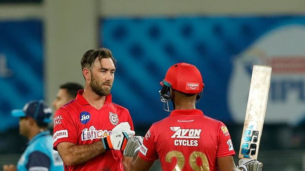 పది కోట్ల చీర్ లీడర్: మాక్స్ వెల్ మీద వీరేంద్ర సెహ్వాగ్ సెటైర్లు