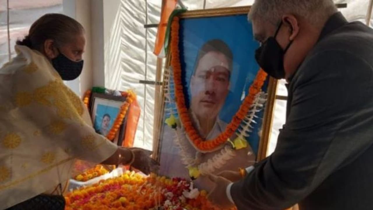 'রাজ্য়পাল পঙ্গপাল', তৃণমূলের নামে পোস্টারকে ঘিরে বিতর্ক তুঙ্গে আলিপুরদুয়ারে