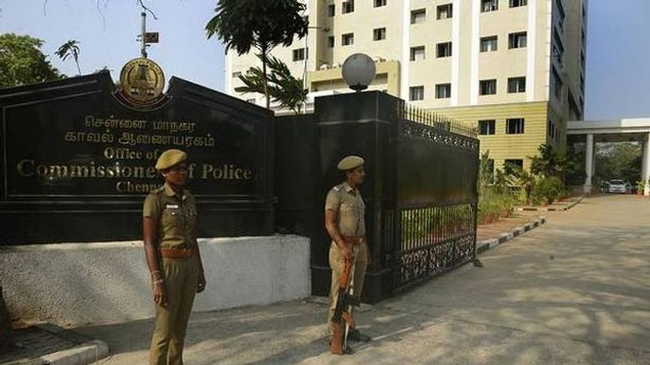சென்னை கமிஷனர் அலுவலகத்தில் அமலாக்கத்துறை சோதனையா? இழுத்து மூடப்பட்ட கேட்.. விளக்கம் அளித்த காவல்துறை! சென்னை கமிஷனர் அலுவலகத்தில் அமலாக்கத்துறை சோதனையா? இழுத்து மூடப்பட்ட கேட்.. விளக்கம் அளித்த காவல்துறை!