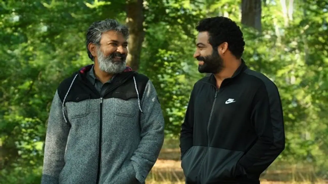 జక్కన్నకి ఎన్టీఆర్ బర్త్ డే విశెషం.. ఎలా చెప్పాడో చూడండి! జక్కన్నకి ఎన్టీఆర్ బర్త్ డే విశెషం.. ఎలా చెప్పాడో చూడండి!