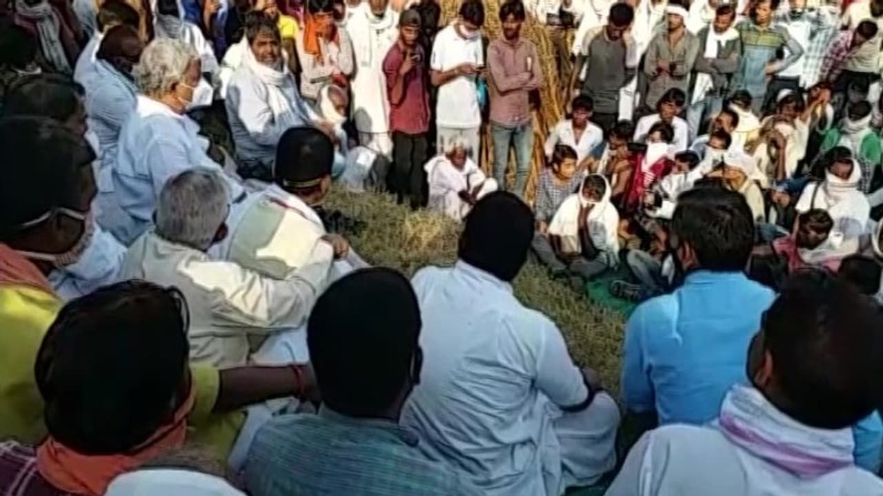 10 लाख मुआवजा, पक्का घर और नौकरी...राजस्थान सरकार ने मानी मांग, अब होगा पुजारी का अंतिम संस्कार 10 लाख मुआवजा, पक्का घर और नौकरी...राजस्थान सरकार ने मानी मांग, अब होगा पुजारी का अंतिम संस्कार