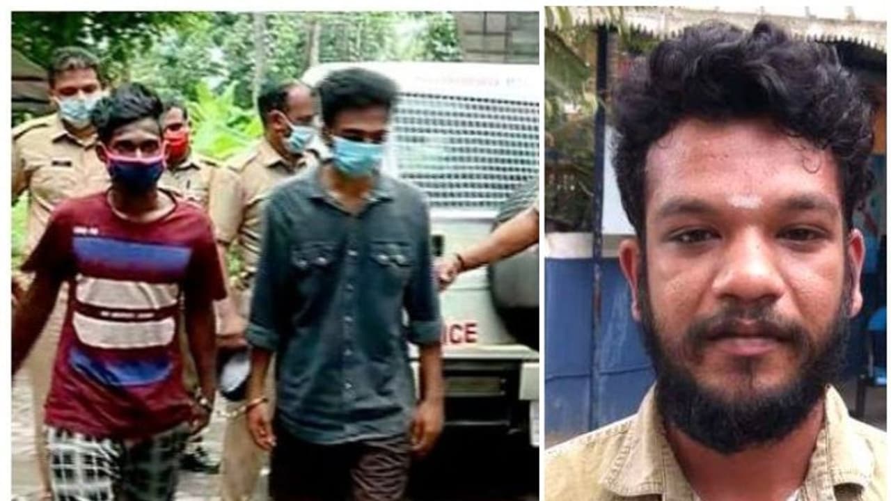 തൃശ്ശൂരിൽ പട്ടാപ്പകൽ കൊലപാതകം: കൊലക്കേസ് പ്രതിയെ റോഡിലിട്ട് വെട്ടിക്കൊന്നു തൃശ്ശൂരിൽ പട്ടാപ്പകൽ കൊലപാതകം: കൊലക്കേസ് പ്രതിയെ റോഡിലിട്ട് വെട്ടിക്കൊന്നു