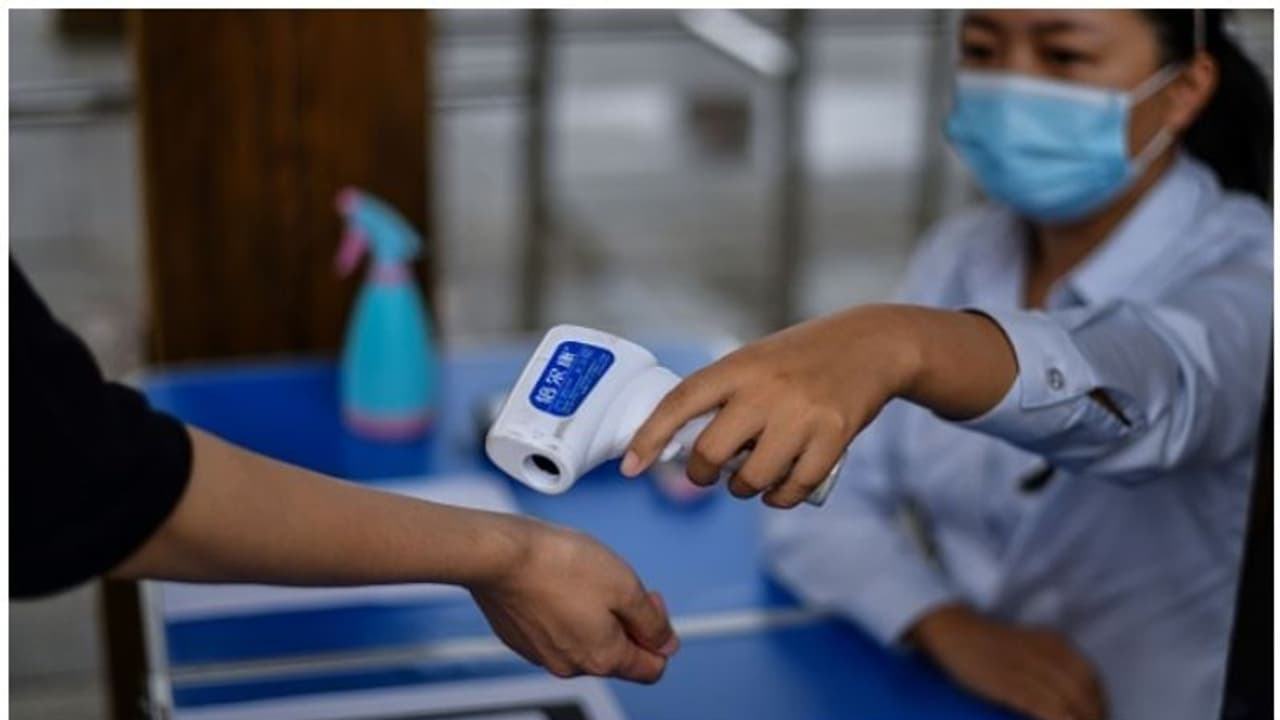 നാലിൽ ഒരാൾക്ക് കൊവിഡ്, എല്ലാ വീടുകളിലും രോഗം എത്തുന്നു, രാജ്യതലസ്ഥാനത്തെ ഞെട്ടിച്ച് സിറോ സർവേ റിപ്പോർട്ട്‌