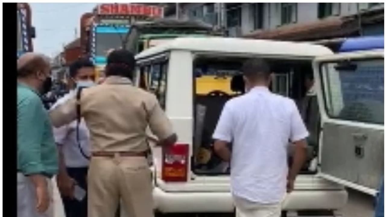 అచ్చు ఖాకీ సినిమా: తెలంగాణ పోలీసులపై ఓఎల్ఎక్స్ నిందితుల దాడి, ఎట్టకేలకు అరెస్ట్ అచ్చు ఖాకీ సినిమా: తెలంగాణ పోలీసులపై ఓఎల్ఎక్స్ నిందితుల దాడి, ఎట్టకేలకు అరెస్ట్