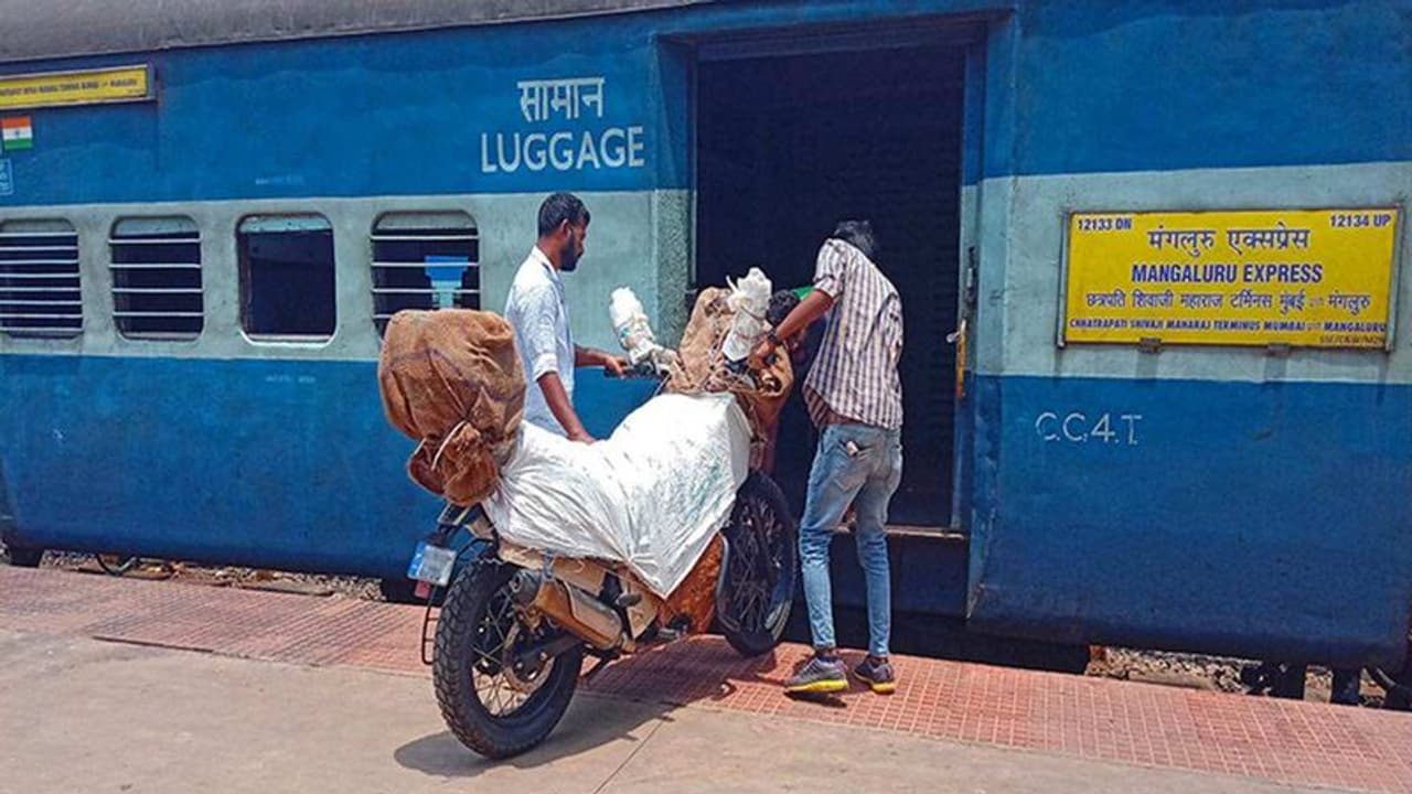 ബൈക്ക് ട്രെയിനില് കൊണ്ടു പോകുന്നതെങ്ങനെ? ഇതാ അറിയേണ്ടതെല്ലാം! ബൈക്ക് ട്രെയിനില് കൊണ്ടു പോകുന്നതെങ്ങനെ? ഇതാ അറിയേണ്ടതെല്ലാം!