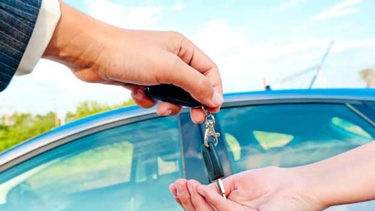 एक्स शोरूम कीमत से भी महंगी पड़ती है एक कार, 10 पॉइंट में समझिए Car रखना कितना खर्चीला एक्स शोरूम कीमत से भी महंगी पड़ती है एक कार, 10 पॉइंट में समझिए Car रखना कितना खर्चीला