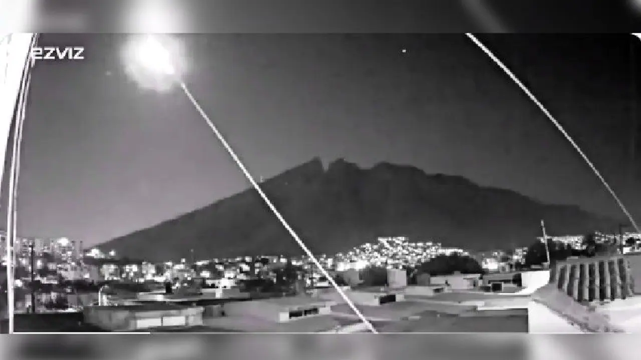 আকাশে রহস্যময় আগুনের গোলা তারপরই ঘূর্ণিঝড় ভূমিকম্প, কী ঘটল মেক্সিকোয় আকাশে রহস্যময় আগুনের গোলা তারপরই ঘূর্ণিঝড় ভূমিকম্প, কী ঘটল মেক্সিকোয়