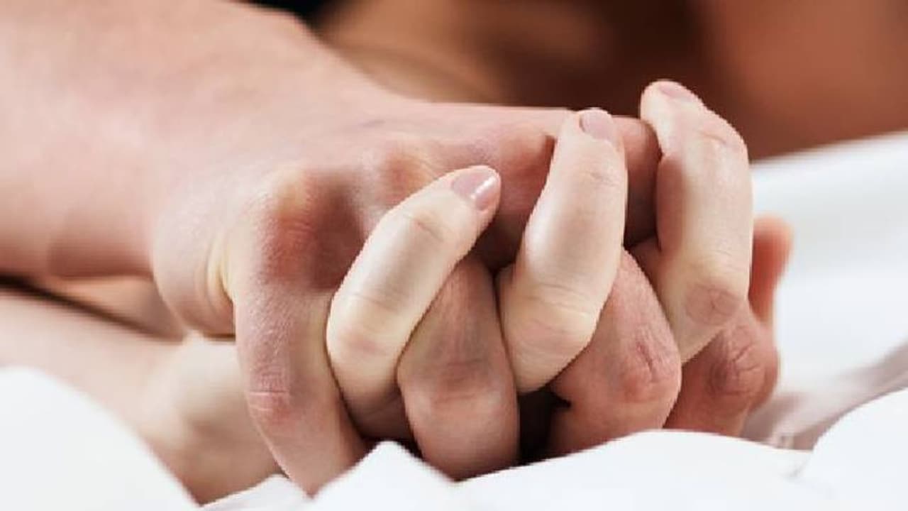 ಅಕ್ರಮ ಸಂಬಂಧ ಇಟ್ಟುಕೊಂಡಿದ್ದಾಳೆ ಎಂದು ಸಹೋದರಿಗೆ ಗುಂಡಿಟ್ಟ! ಅಕ್ರಮ ಸಂಬಂಧ ಇಟ್ಟುಕೊಂಡಿದ್ದಾಳೆ ಎಂದು ಸಹೋದರಿಗೆ ಗುಂಡಿಟ್ಟ!