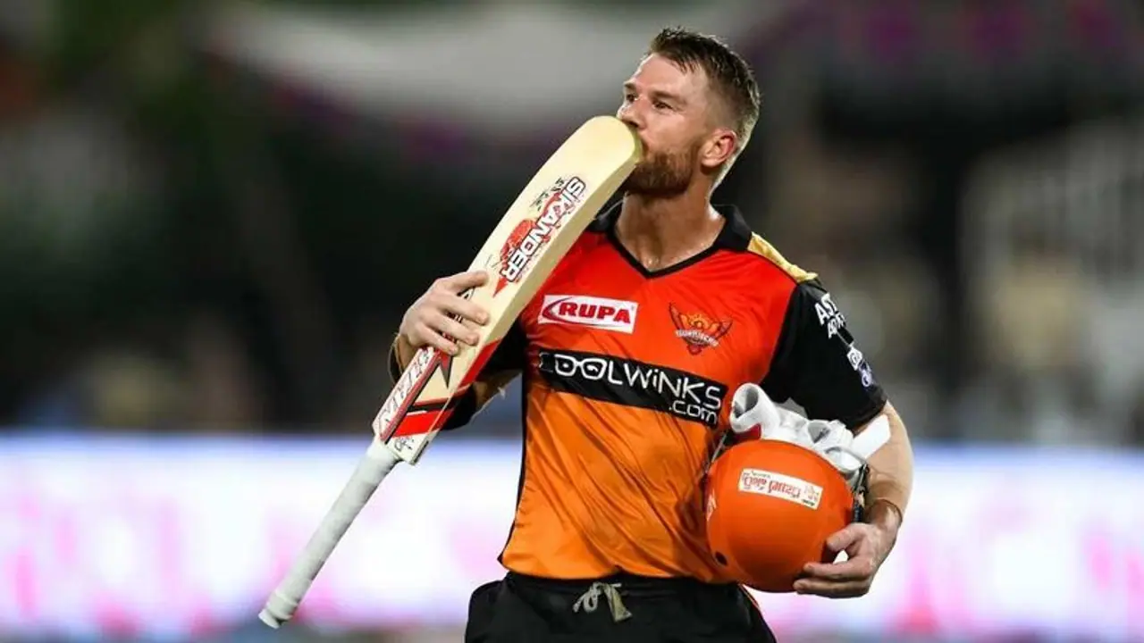 IPL 2020: వార్నర్ భాయ్‌ని కేక్‌లో ముంచేసిన సన్‌రైజర్స్... డ్రెస్సింగ్ రూమ్‌లో రచ్చరచ్చ...