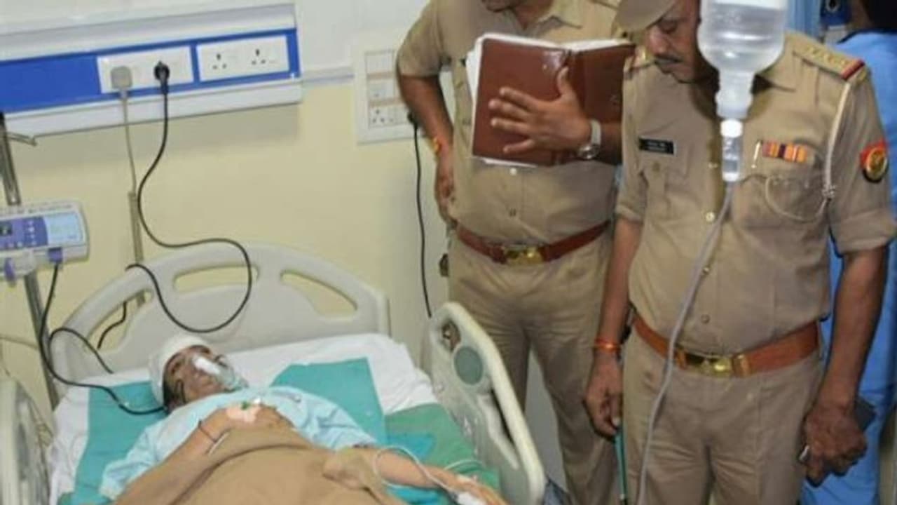 कब थमेगी दरिंदगी: MP में घर में घुस लड़की से रेप, दुखी होकर पीड़िता ने आरोपी के सामने खुद को लगाई आग कब थमेगी दरिंदगी: MP में घर में घुस लड़की से रेप, दुखी होकर पीड़िता ने आरोपी के सामने खुद को लगाई आग