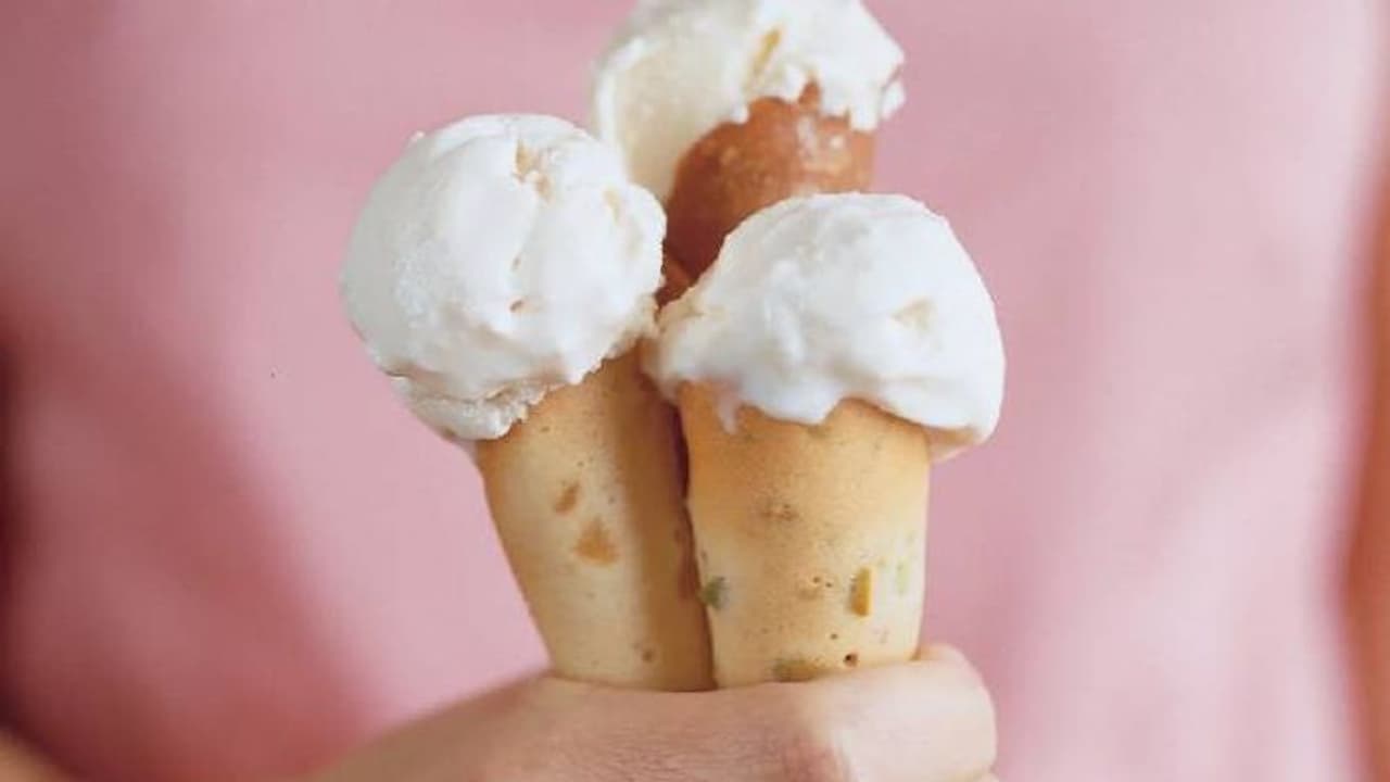 ഒരു കോണിൽ എത്ര സ്കൂപ് ഐസ്ക്രീം നിറയ്ക്കാം? റെക്കോർഡ് നേടിയ വീഡിയോ... ഒരു കോണിൽ എത്ര സ്കൂപ് ഐസ്ക്രീം നിറയ്ക്കാം? റെക്കോർഡ് നേടിയ വീഡിയോ...