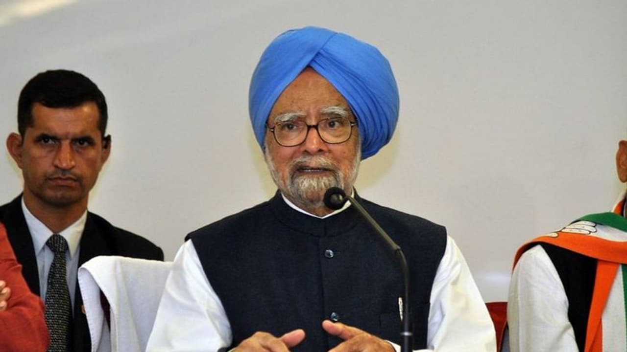 கொரோனாவில் இருந்து மீண்டு வெற்றிகரமாக வீடு திரும்பிய முன்னாள் பிரதமர் மன்மோகன் சிங்..!