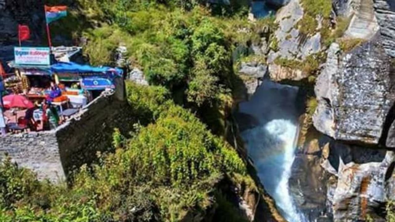 চিন সীমান্তের শেষ ভারতীয় গ্রামে এখনও কঠোর লকডাউন, পর্যটকদের ঢুকতেই দেওয়া হচ্ছে না চিন সীমান্তের শেষ ভারতীয় গ্রামে এখনও কঠোর লকডাউন, পর্যটকদের ঢুকতেই দেওয়া হচ্ছে না