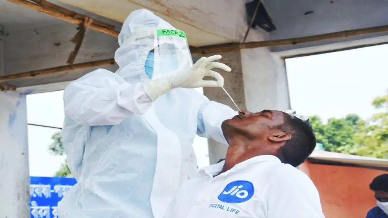 দেশে করোনা আক্রান্তের দৈনিক সংখ্যায় 'রেকর্ড স্বস্তি', ৫ সপ্তাহে গ্রাফ নিম্নগামী দেশে করোনা আক্রান্তের দৈনিক সংখ্যায় 'রেকর্ড স্বস্তি', ৫ সপ্তাহে গ্রাফ নিম্নগামী