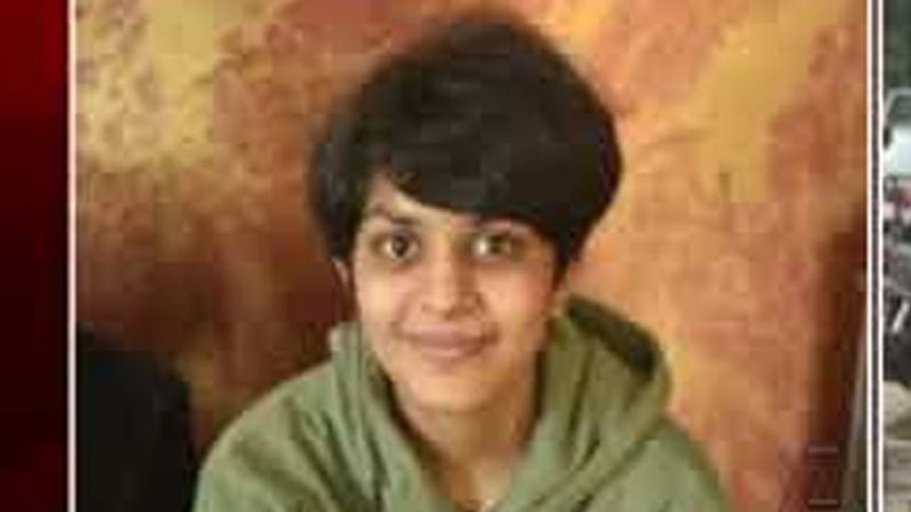 హయత్నగర్ అదృశ్యం కేసు: క్షేమంగా ఇంటికి చేరిన లారా హయత్నగర్ అదృశ్యం కేసు: క్షేమంగా ఇంటికి చేరిన లారా