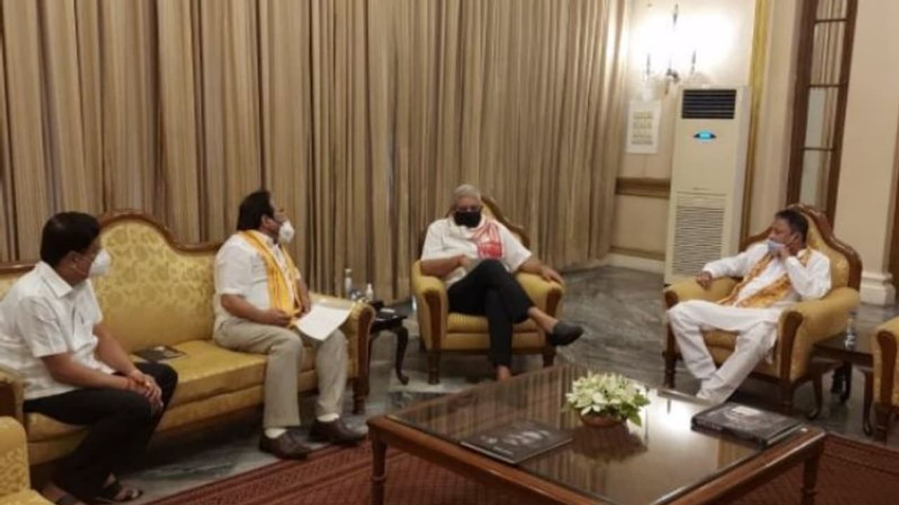 মণীশ শুক্লা খুনে সিবিআই তদন্তের দাবি, ফের রাজ্যপালের সঙ্গে দ্বারস্থ বিজেপি