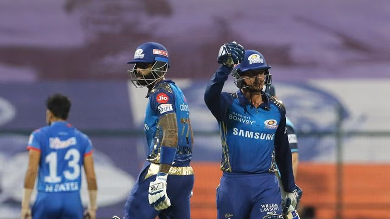 ডিকক ও সূর্যকুমারের অর্ধশতরান, দিল্লিকে ৫ উইকেটে হারিয়ে লিগ টেবিলের শীর্ষে পৌছল মুম্বই