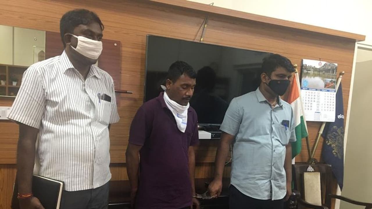 ಎಚ್ಚರ... ನಿಮ್ಮ ವಾಟ್ಸಾಫಿಗೆ ನಿಮ್ಮದೆ ಅಶ್ಲೀಲ ಪೋಟೋ ಬರುತ್ತೆ! ಎಚ್ಚರ... ನಿಮ್ಮ ವಾಟ್ಸಾಫಿಗೆ ನಿಮ್ಮದೆ ಅಶ್ಲೀಲ ಪೋಟೋ ಬರುತ್ತೆ!