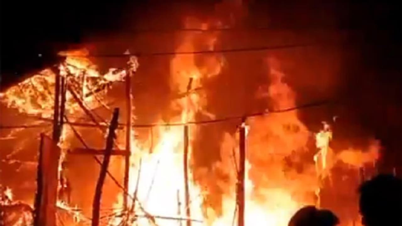 বউবাজারের LIC বিল্ডিংয়ে আগুন, SSKM এ মৃত্যুর সঙ্গে পাঞ্জা লড়ছে ২