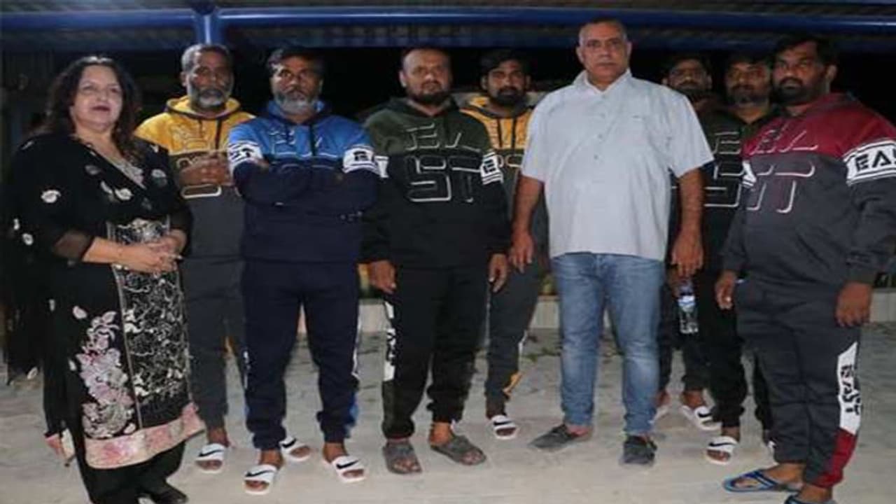 लीबिया में आतंकियों द्वारा अगवा किए गए 7 भारतीय रिहा, जल्द लौटेंगे वतन लीबिया में आतंकियों द्वारा अगवा किए गए 7 भारतीय रिहा, जल्द लौटेंगे वतन