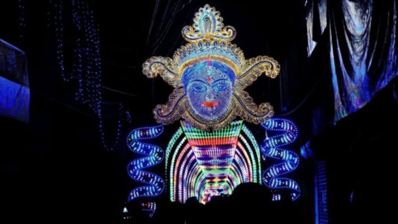 চন্দননগরের আলোকসজ্জায় এবার ফুটে উঠবে কোভিড যোদ্ধাদের চিত্র, দেখা মিলবে কলকাতার পুজোয় চন্দননগরের আলোকসজ্জায় এবার ফুটে উঠবে কোভিড যোদ্ধাদের চিত্র, দেখা মিলবে কলকাতার পুজোয়