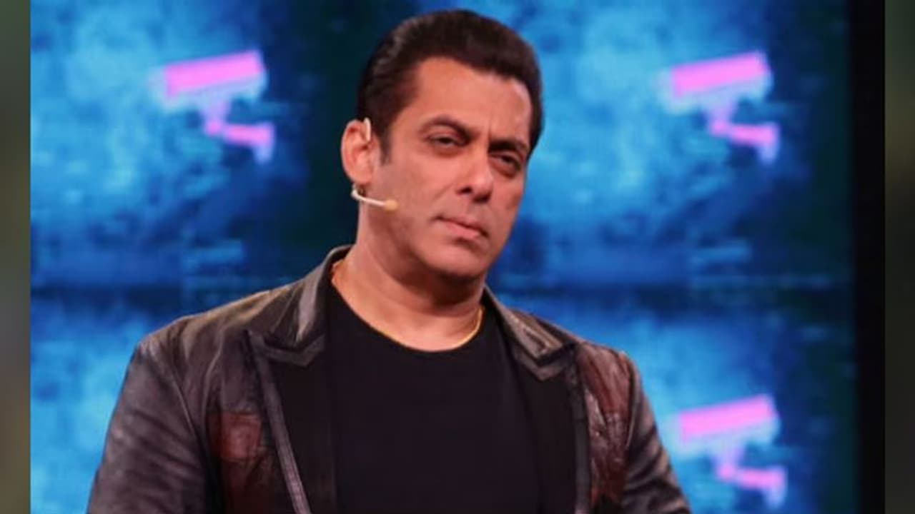 ഡ്രൈവര്ക്കും രണ്ട് ജീവനക്കാര്ക്കും കൊവിഡ്; സല്മാന്ഖാനും കുടുംബവും ക്വാറന്റീനില് ഡ്രൈവര്ക്കും രണ്ട് ജീവനക്കാര്ക്കും കൊവിഡ്; സല്മാന്ഖാനും കുടുംബവും ക്വാറന്റീനില്