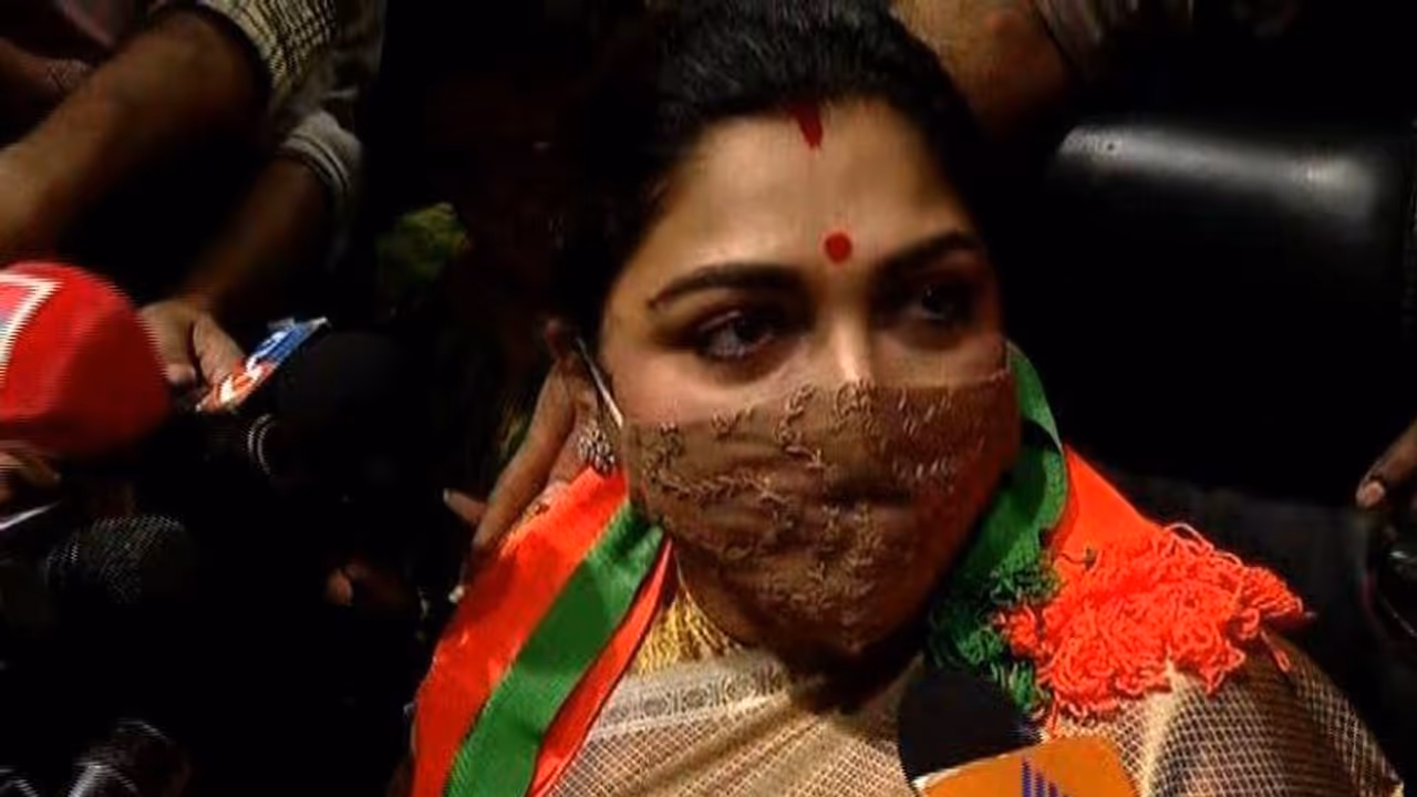 அந்த ஆறுபடை முருகன் என் உயிரை காப்பாத்திட்டான்.. என் கணவர் முருகன் மீது வைத்த நம்பிக்கை வீண்போகவில்லை குஷ்பு அந்த ஆறுபடை முருகன் என் உயிரை காப்பாத்திட்டான்.. என் கணவர் முருகன் மீது வைத்த நம்பிக்கை வீண்போகவில்லை குஷ்பு