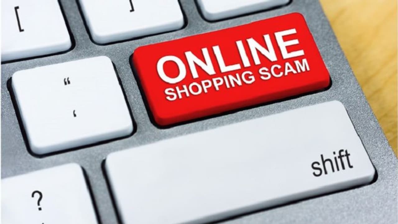 ಹಬ್ಬದ ವೇಳೆ ಆನ್ಲೈನ್ ಶಾಪಿಂಗ್ ಮಾಡುತ್ತೀರಾ? ಎಚ್ಚರ ವಹಿಸುವುದು ಅಗತ್ಯ! ಹಬ್ಬದ ವೇಳೆ ಆನ್ಲೈನ್ ಶಾಪಿಂಗ್ ಮಾಡುತ್ತೀರಾ? ಎಚ್ಚರ ವಹಿಸುವುದು ಅಗತ್ಯ!