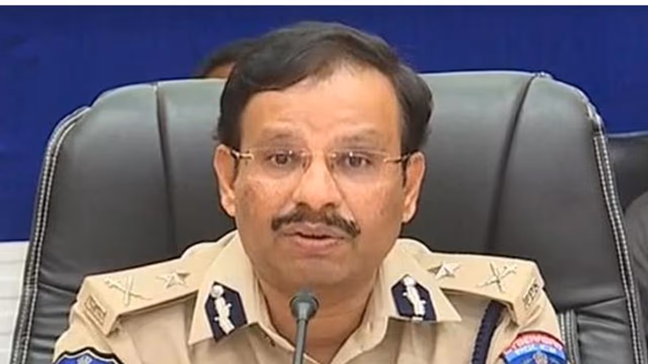 రాయదుర్గంలో దోపీడీ: నేపాలీ గ్యాంగ్‌ అరెస్ట్, రూ. 5 లక్షలు స్వాధీనం