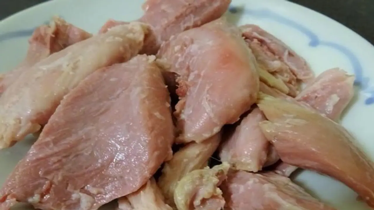 తెలంగాణలో కొండెక్కిన చికెన్ ధరలు.. మాంసం ప్రియులకు చుక్కలు.. తెలంగాణలో కొండెక్కిన చికెన్ ధరలు.. మాంసం ప్రియులకు చుక్కలు..